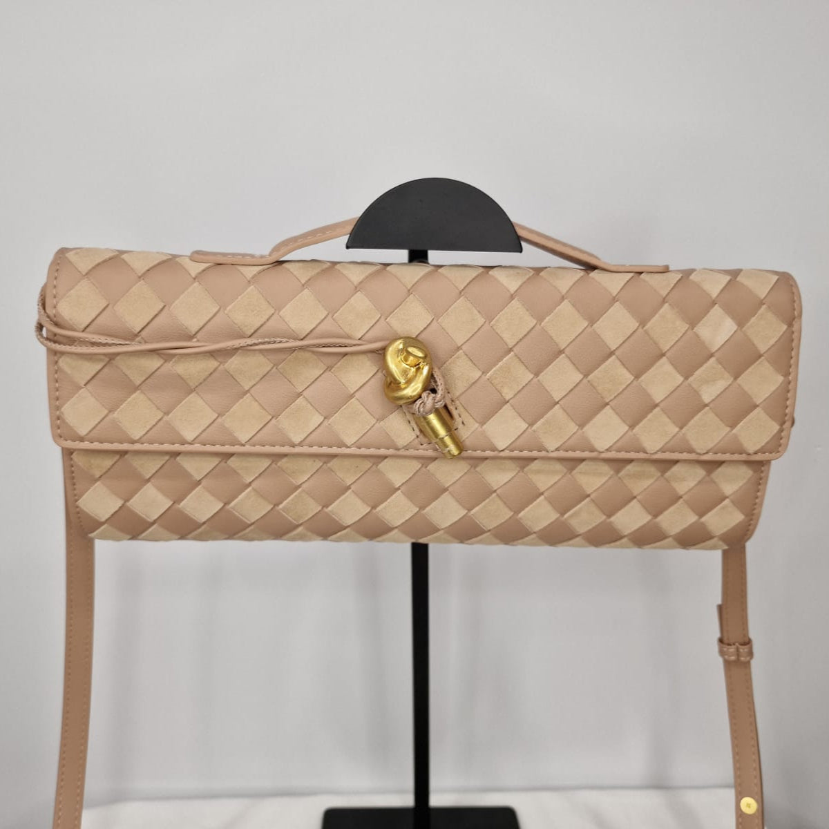 Дамски клъч Bottega Veneta от велур и кожа
