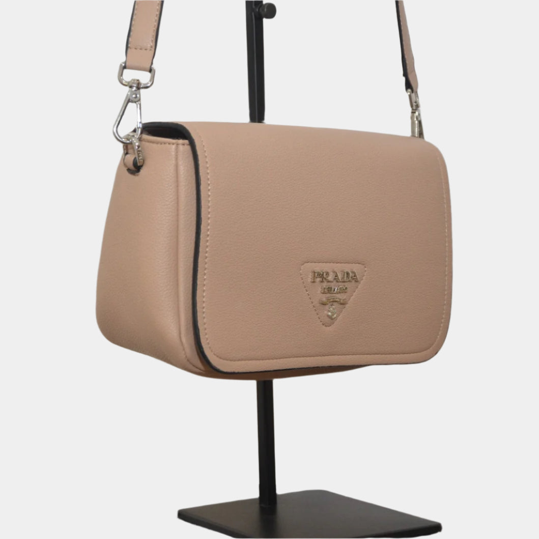 Дамска чанта Prada от кожа