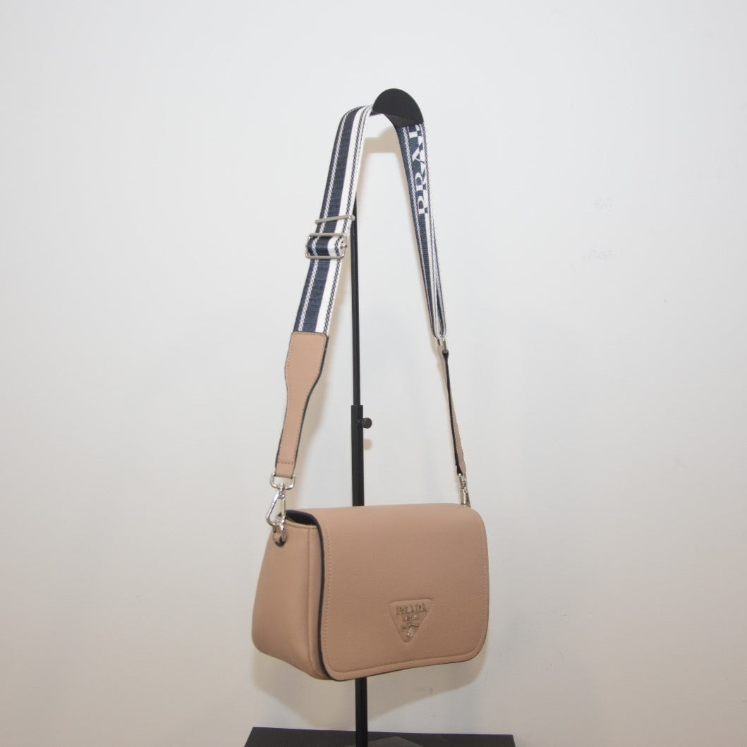 Дамска чанта Prada от кожа