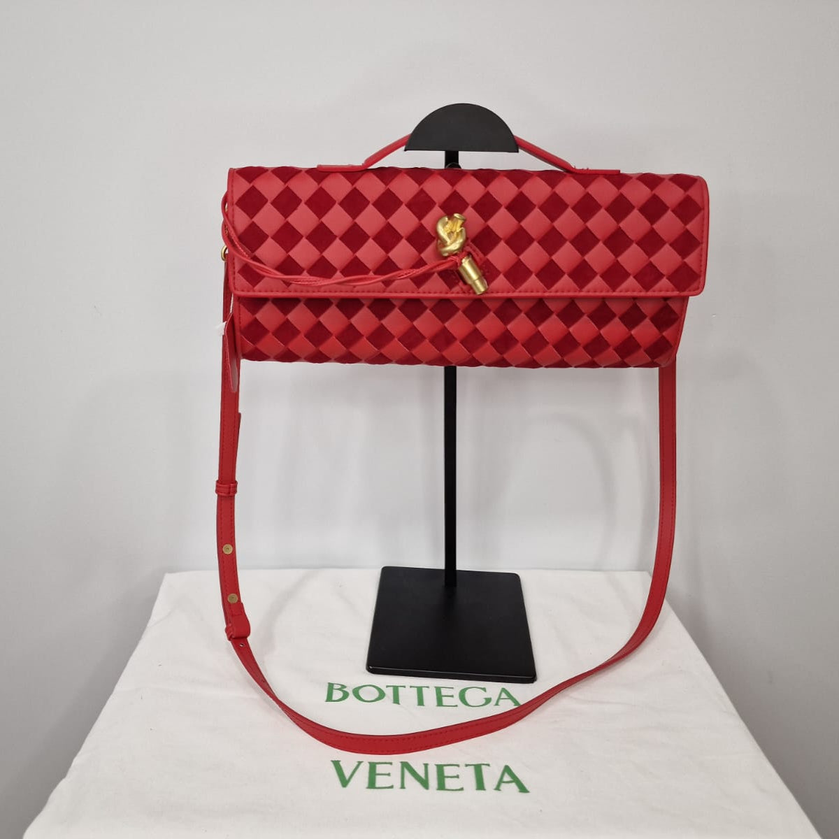 Дамски клъч Bottega Veneta от велур и кожа