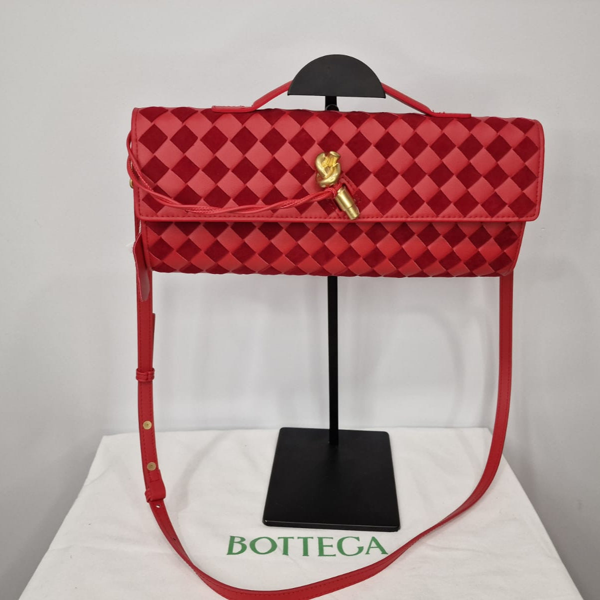 Дамски клъч Bottega Veneta от велур и кожа