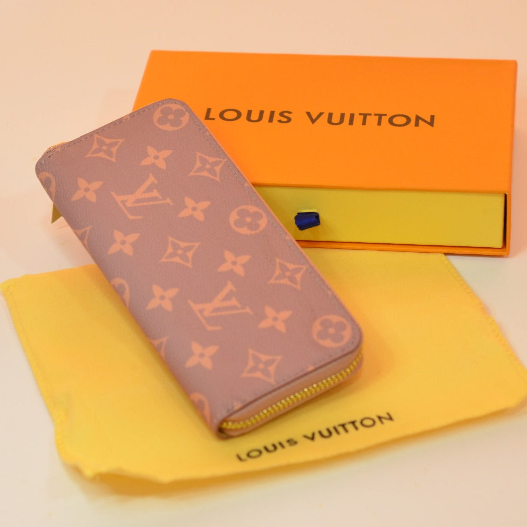 Дамски портфейл Louis Vuitton от естествена кожа