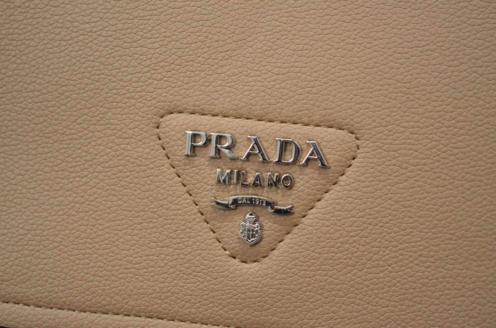 Дамска чанта Prada от  кожа